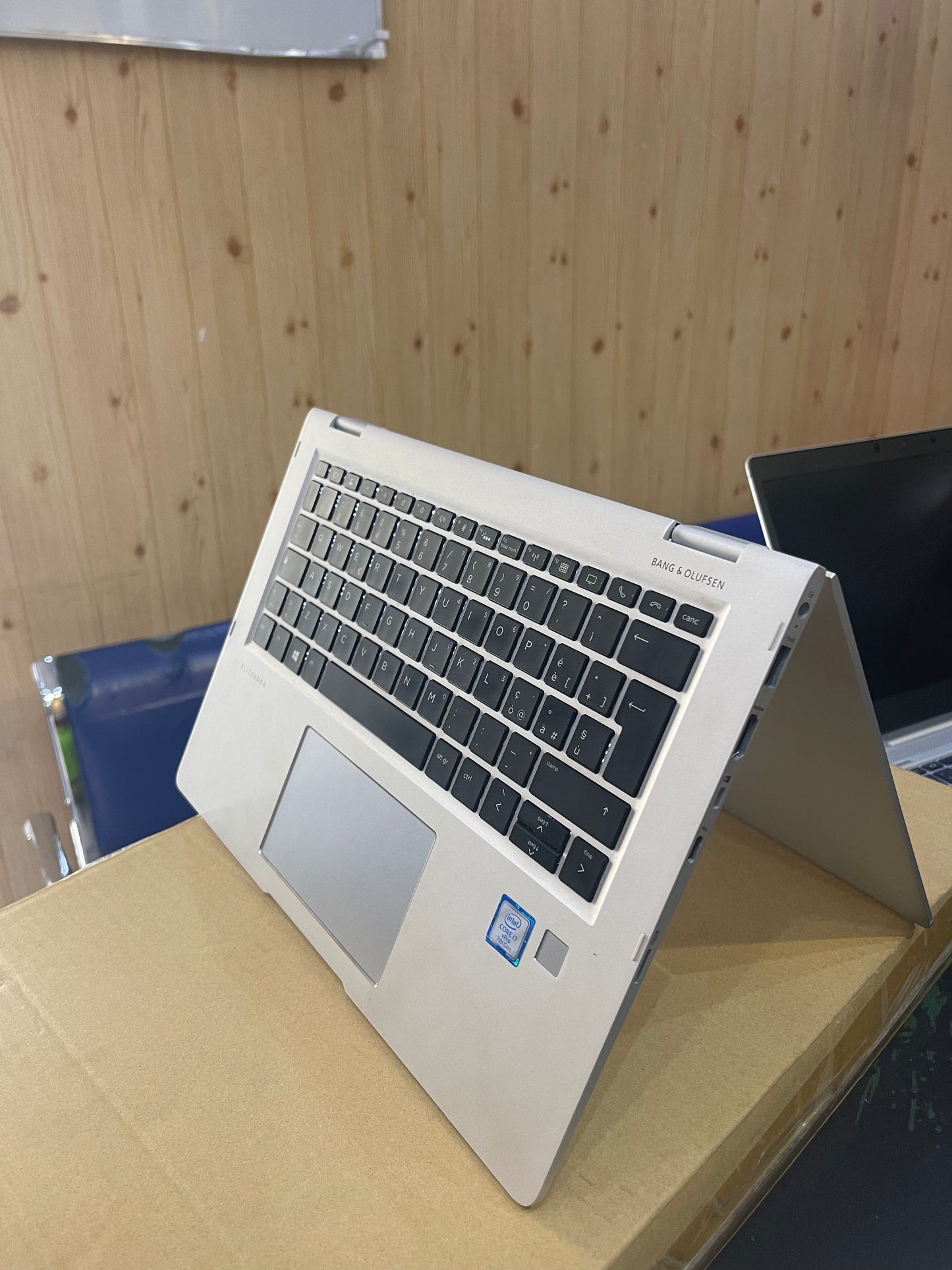 HP ELITEBOOK 1030 G2